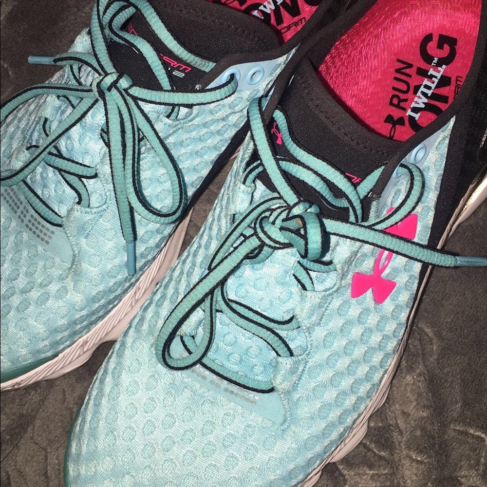 Athletic shoes